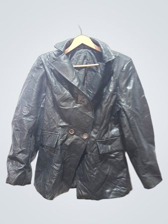 Schwarzer Blazer aus Kunstleder