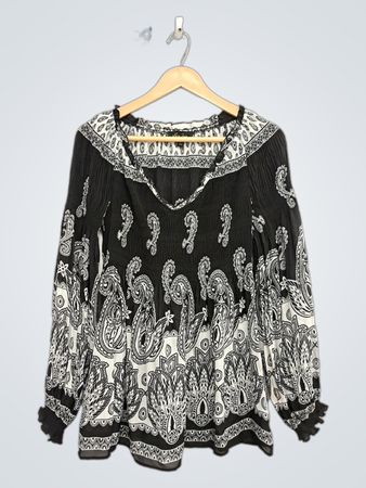 Melissa Paige schwarze und weiße Bluse mit Paisley-Muster
