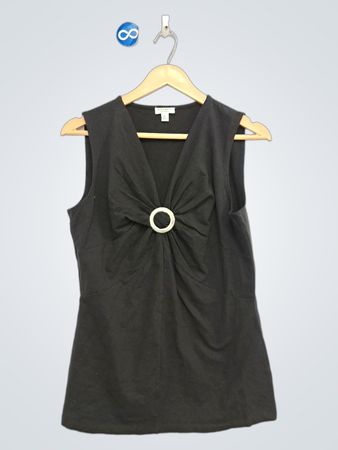 Nine West schwarzes ärmelloses V-Ausschnitt-Top mit Ringdetail