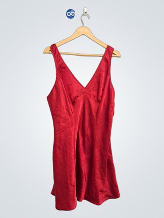 Rote Satin-Chemise