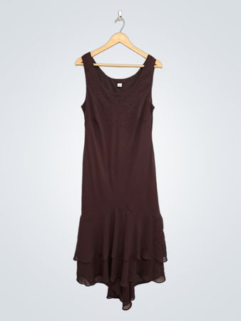 Ärmelloses Damenkleid mit Perlenbestickung