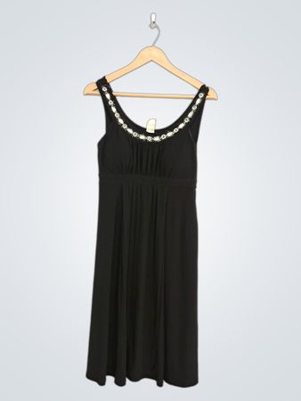 Sangria Schwarzes Kleid mit verziertem Ausschnitt
