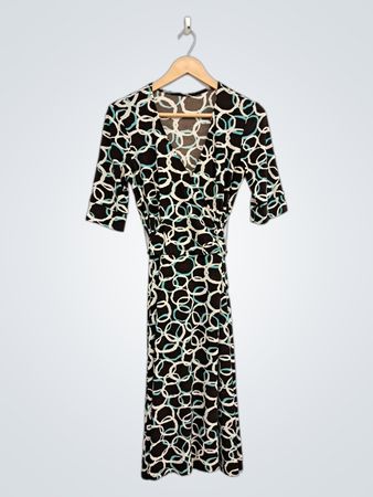 Damen-Wickelkleid mit braun-weißem Kreisprint
