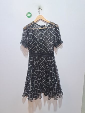 TOO TANG Schwarzes, transparentes Kleid mit Gittermuster