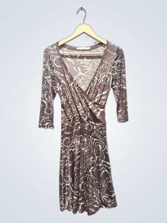 Braunes bedrucktes Kleid