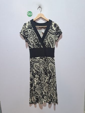 Schwarz-weißes Paisley-Kleid