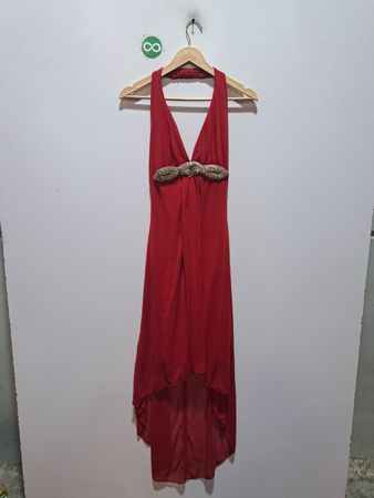 B. DARLIN Rotes Neckholder-Kleid mit Verzierungen