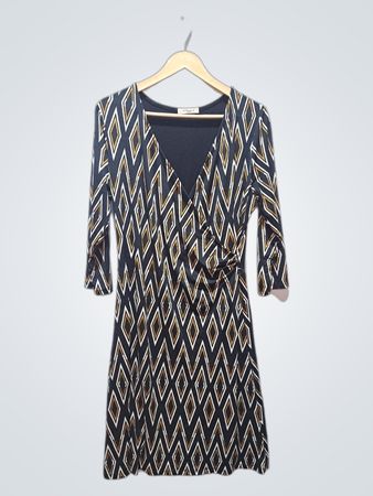 Wickelkleid mit geometrischem Muster