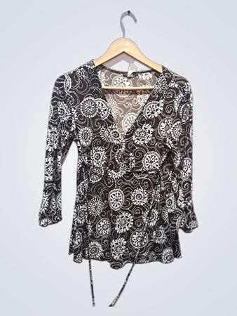 Braun-weiße Bluse mit Blumenmuster