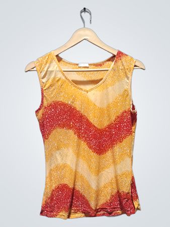Ärmelloses Tanktop mit rot-gelbem Chevron-Muster