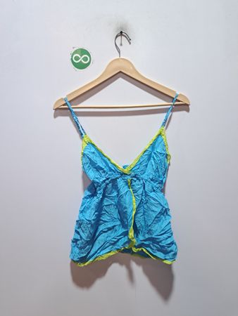 Blaue Camisole mit gelber Einfassung