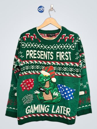 33 degrees präsentiert First Gaming Later Ugly Christmas Sweater