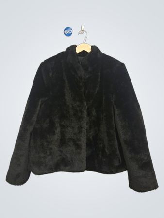 Schwarze Kunstpelzjacke
