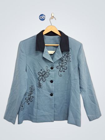 Elizabeth Williams blauer Blazer mit Blumenstickerei