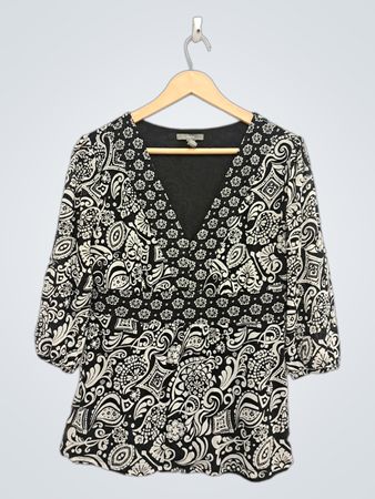 Apt 9 Bluse mit Schwarz-Weiß-Paisley-Muster, V‑Ausschnitt und 3/4-Ärmeln