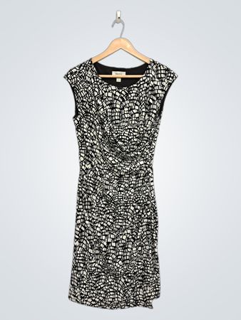 Dressbarn Schwarzes und weißes Etuikleid mit Aufdruck