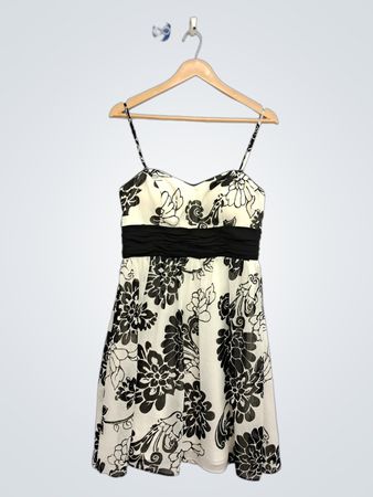 White House Black Market Blumenkleid