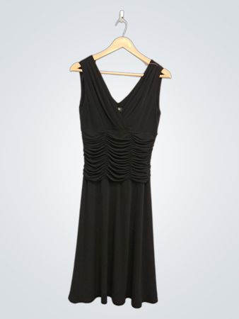 Summit & Sun Schwarzes, gerafftes ärmelloses Kleid mit V-Ausschnitt Größe 6