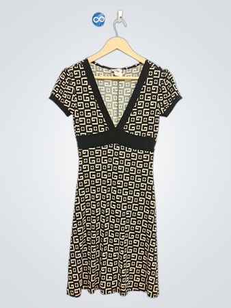Kurzärmeliges Kleid mit geometrischem Muster