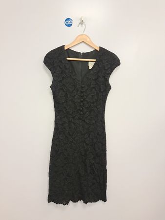 Schwarzes Spitzenkleid