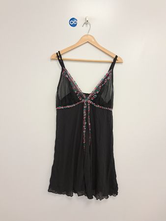 Schwarzes besticktes Slipkleid