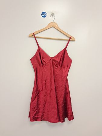 Rotes Satin-Negligékleid