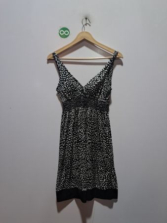 Forever 21 Damen schwarzes und weißes Mini-Kleid mit Blattmuster, gerafftem Empire-Taillenbereich, Größe S