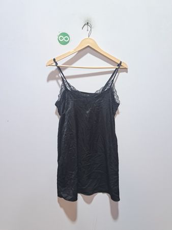 Slipkleid mit schwarzer Spitzenborte