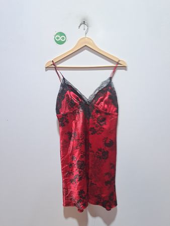 Apt. 9 Intimates rotes Slipkleid mit floraler Spitzeinziervermung