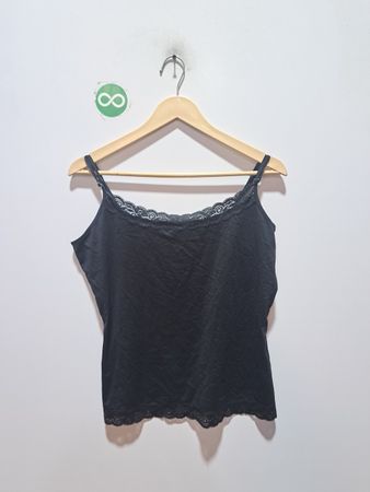 Reitmans schwarzes Camisole-Oberteil mit Spitzenbesatz