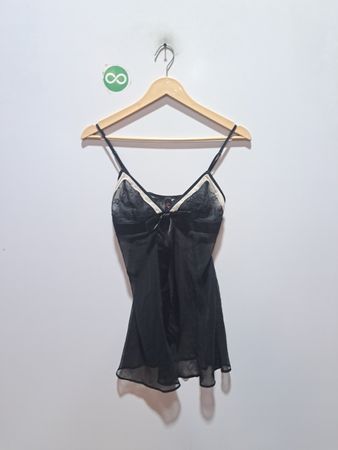 Love + Muse Schwarzes Negligé mit Spitzenbesatz