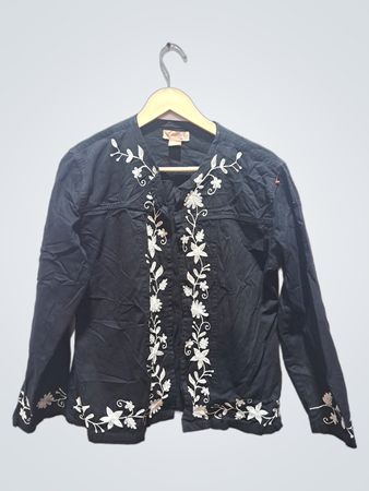 Schwarze bestickte Jacke