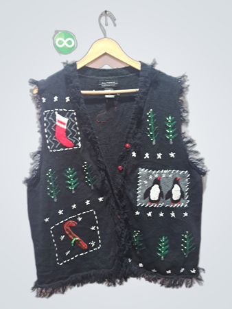 Schwarze Weihnachtsweste mit Pinguinen, Zuckerstange, Strumpf und Weihnachtsbäumen