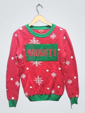 Rotes Weihnachts-Sweatshirt mit „NAUGHTY“-Schriftzug und Schneeflocken