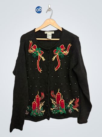 Victoria Jones Schwarze Weihnachtsstrickjacke mit Kerzen und Schleifen