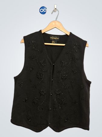 REQUIREMENTS Schwarze, mit Perlen verzierte, florale Strickweste