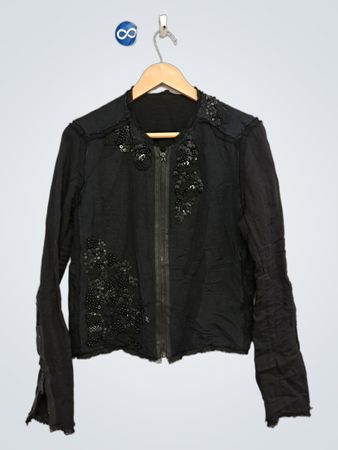Schwarze verzierte Jacke