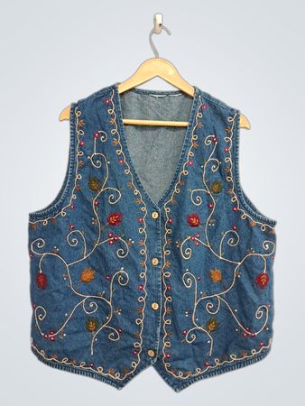 Jeansweste mit Blumenstickerei
