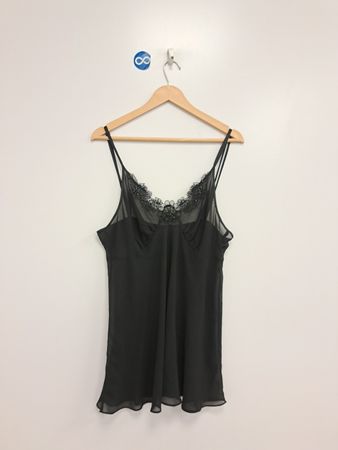 Schwarzer Slip mit Spitzenbesatz