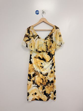 Connected Apparel Gelbes Blumen-Rüschenscheidekleid