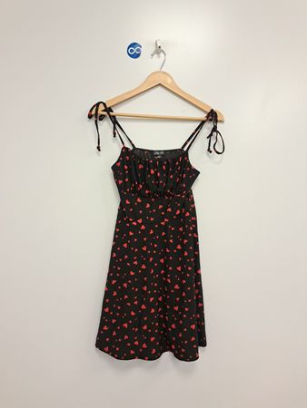 Mini-Kleid mit schwarzem und rotem Herzaufdruck