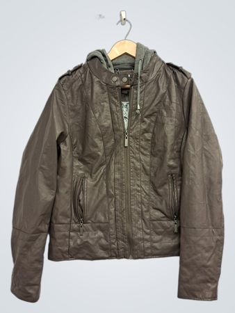 Damenjacke mit Kapuze aus Kunstleder