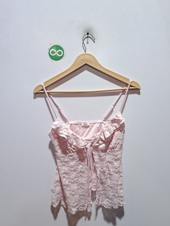 Rosa Spitzen-Cami mit Rüschen und Bindeband