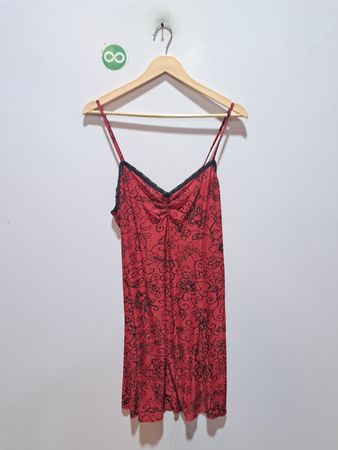 Feine rote Slip-Kleid mit Blumenmuster
