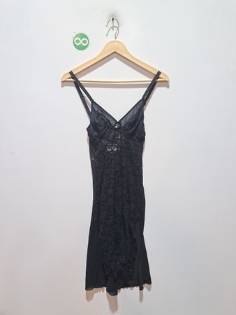 Schwarzes Spitzentop-Nachthemd