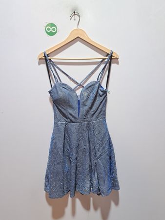 Funkelndes blaues Mini-Kleid