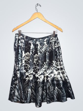 Chico's schwarzer Rock mit Blumenmuster Größe 1