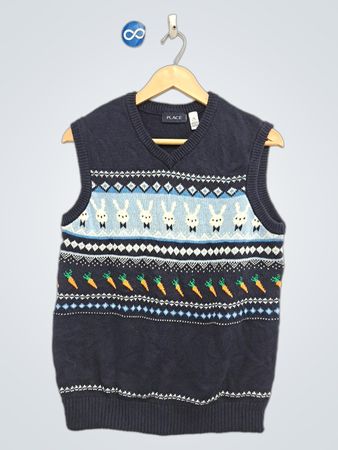 The Children's Place Jungen V-Ausschnitt Strickweste mit Häschen- und Karottenmuster