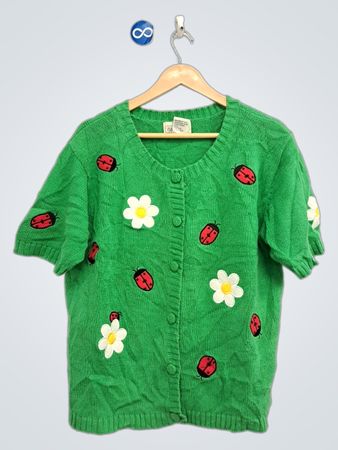 Mandal Bay Green Marienkäfer und Blumen bestickte kurzärmelige Knopf-up-Strickjacke