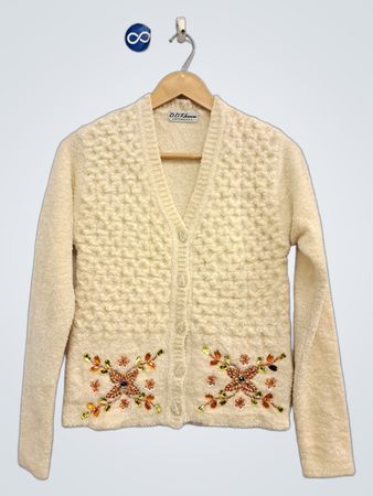 D.D. Khanna Knitwears Creme-Cardigan mit verzierten Taschen